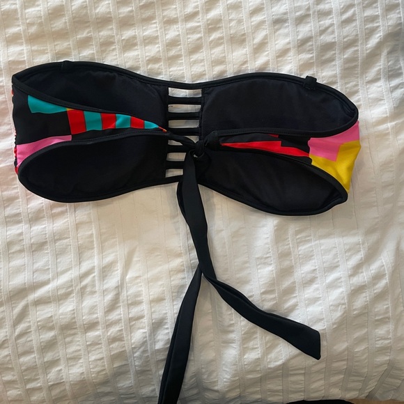 BNC Volcom bikini - Picture 3 of 5